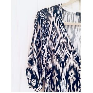 🎉HP🎉 INC Ikat Cardi Top W/ Clear Sequins EUC L